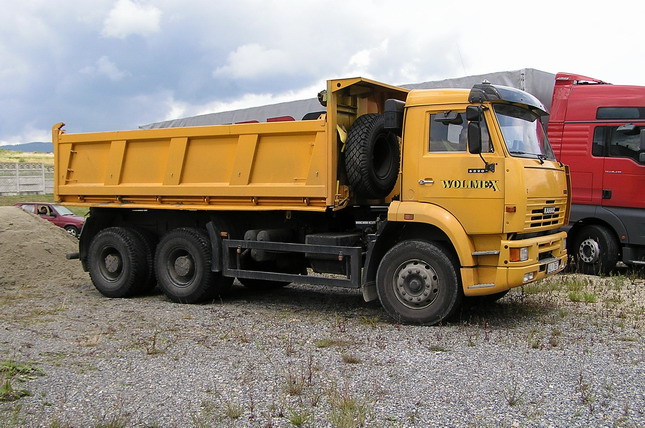 Kamaz 6520 6x4 S3 03.jpg