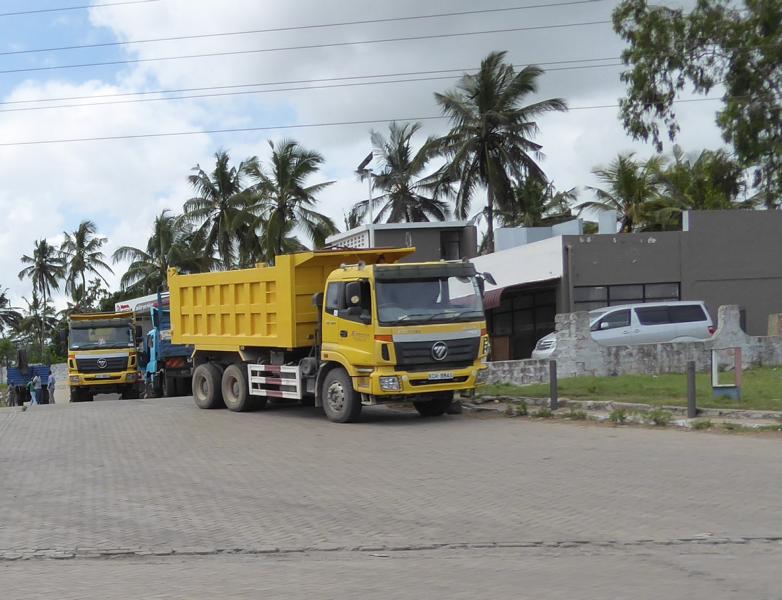 K800_Foton Kipper Gelb 1.jpg