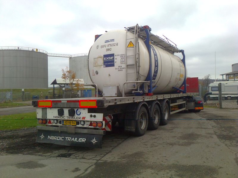Heck-NORDIC TRAILER-Tankcontainer-Chassis.jpg