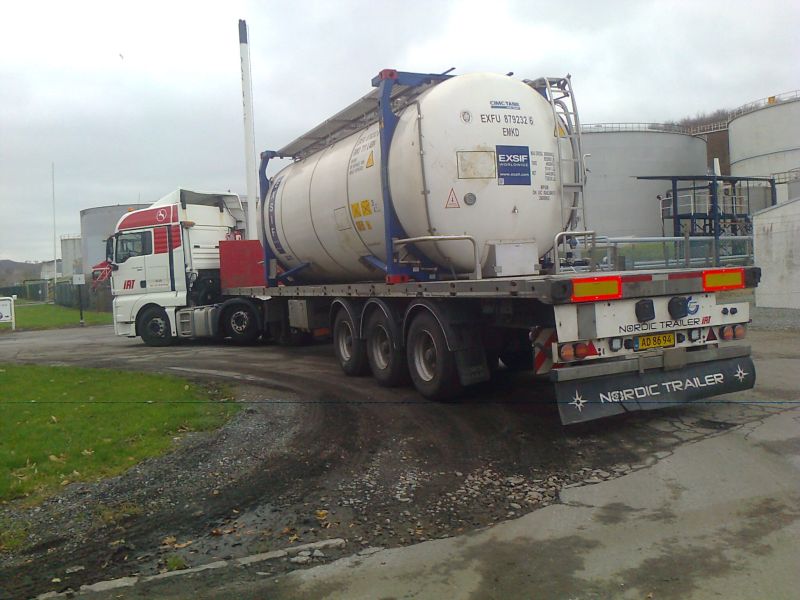 Heck-NORDIC TRAILER-Tankcontainer-Chassis 2.jpg