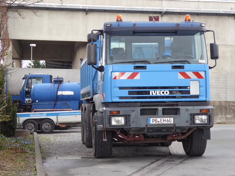 Iveco EuroTrakker Kipper Blau 2 (Copy).jpg