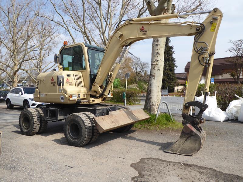 Bobcat E55W Hermann Riede Beige 1 (Copy).jpg