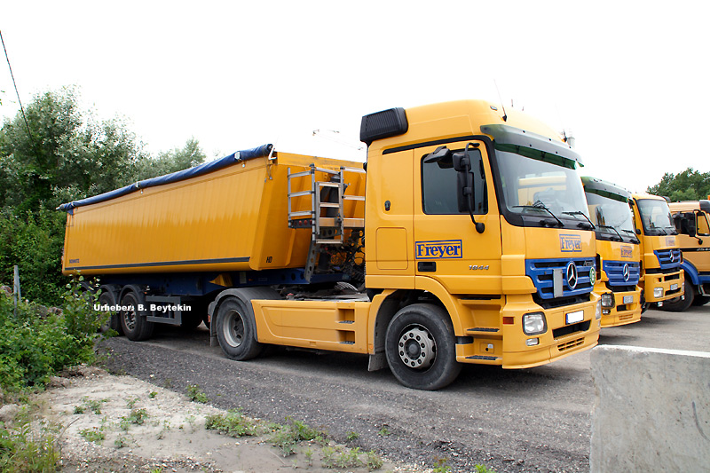 Actros-1844-Kippsattel_1.jpg