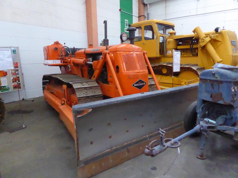 Deutz DK 100 Orange 1 (Copy).jpg