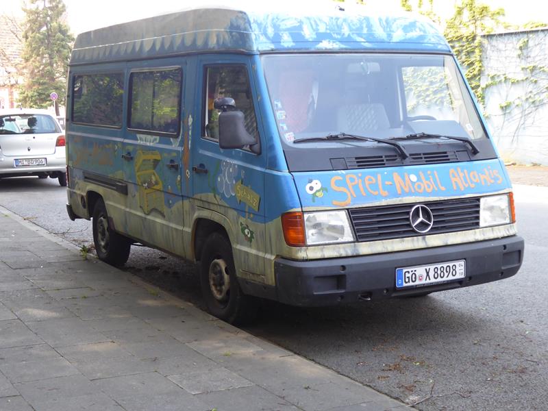 MB MB 100D Spielmobil 1 (Copy).jpg