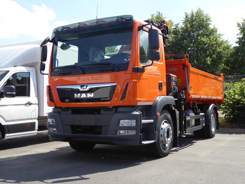 MAN TGM 18.320 Kipper Orange 1 (Copy).jpg