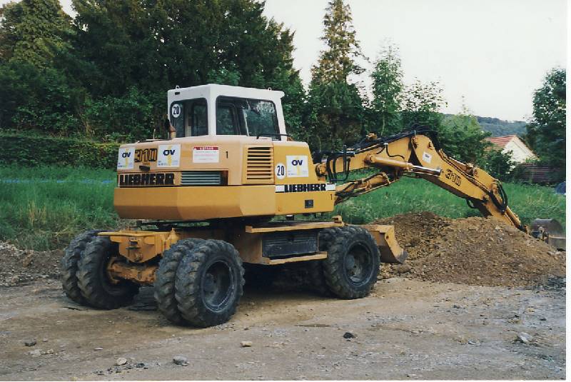 LiebherrA310-2.jpg