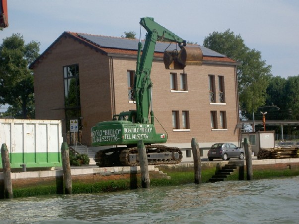 Daewoo in Venedig.jpg