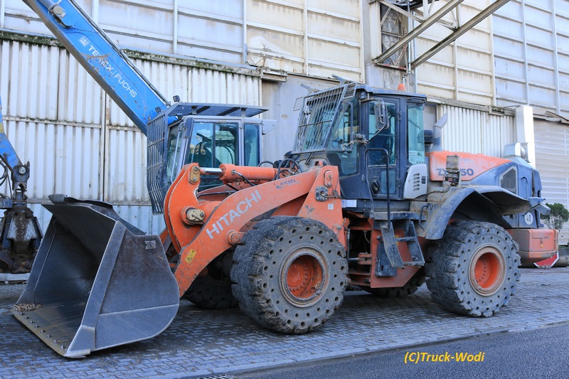 Hitachi ZW 250-6 2019 12 14 FRAWEB.jpg