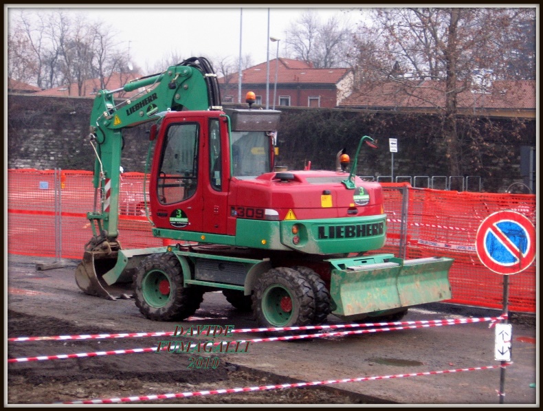 Liebherr A309C F.lli Baronchelli 001.jpg