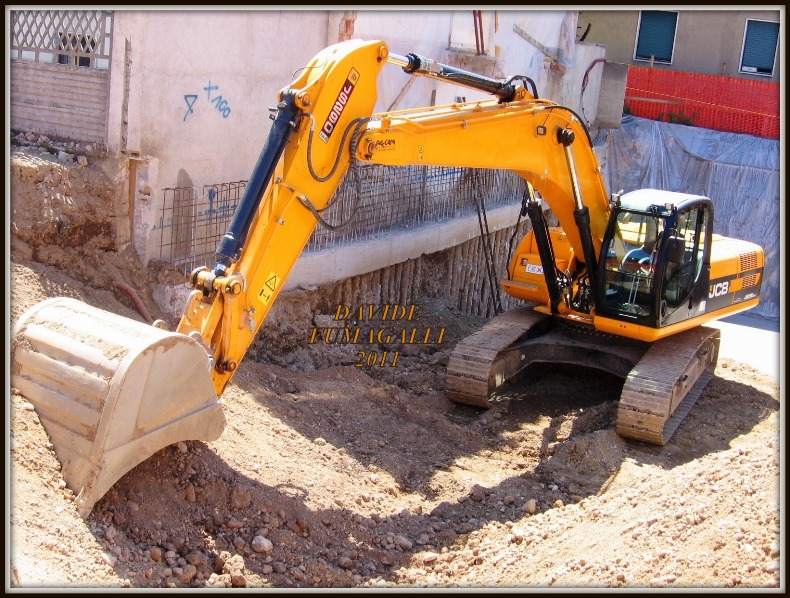 JCB JS290NLC 002.jpg