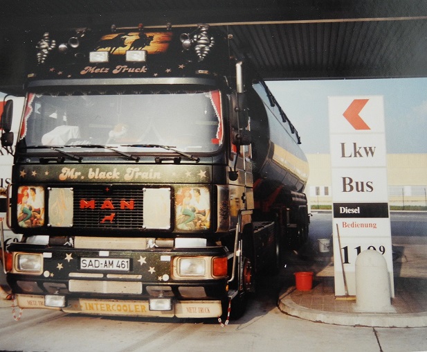 F90 Silotruck_1991.jpg