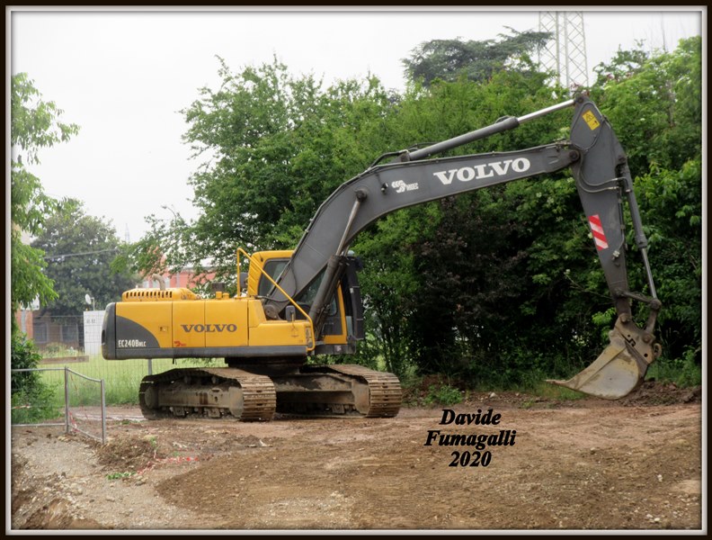 Volvo EC240B NLC 006.jpg