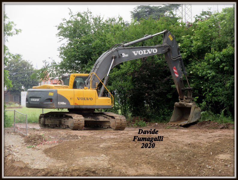 Volvo EC240B NLC 007.jpg