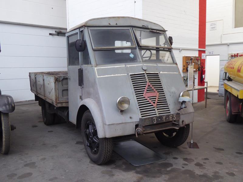 Renault AHS Grau 1 (Copy).jpg