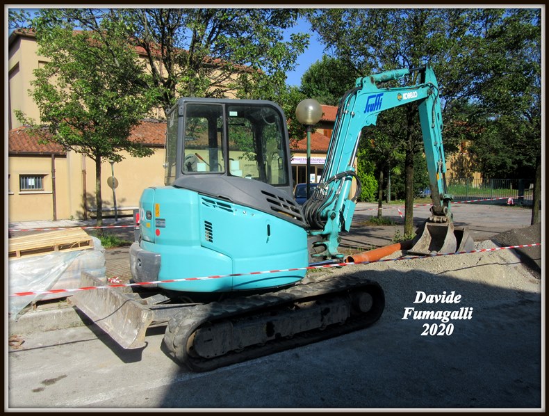 Kobelco SK55SR Scuffi 002.jpg