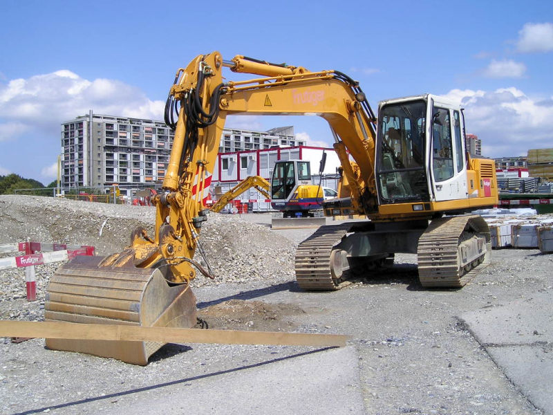 Liebherr R 900 B Litronic Frutiger  Bild 1.jpg