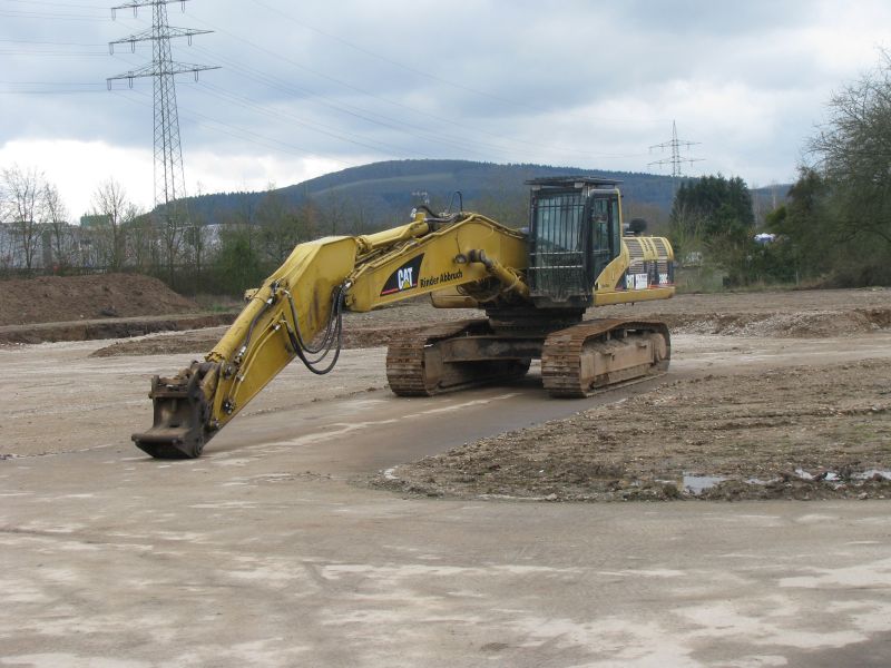 cat 330 C.jpg