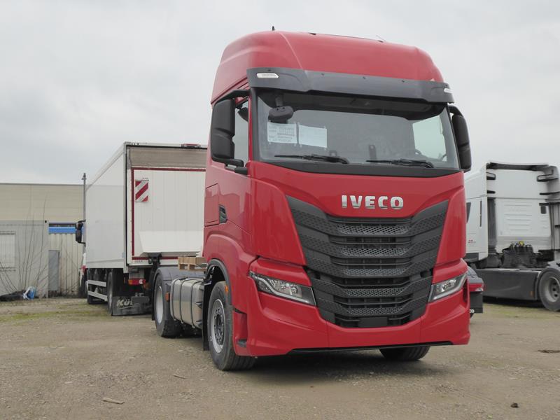 Iveco S-Way S510 SZM Rot 1 (Copy).jpg