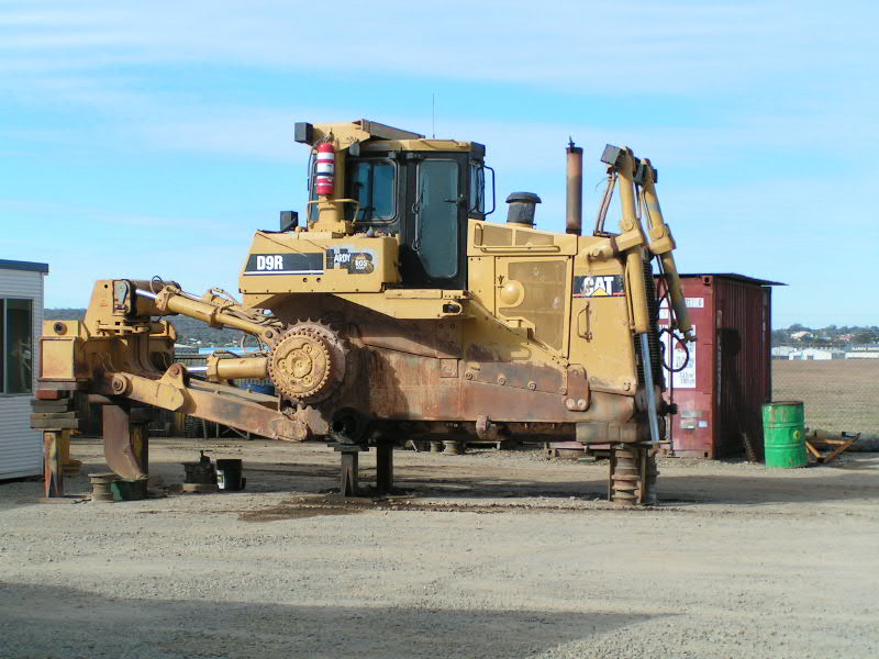 CAT D9R ohne Ketten.jpg