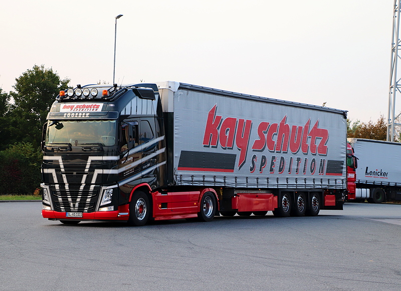 Schultz Kay Volvo FH15 GLobeXL PPSZ  Northeim 2020 TIm IMG_0689 b.jpg