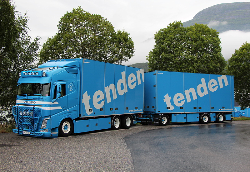 Tenden Volvo FH15 GLobe JUKOHZ Stryn Norwegen 2020 TIm IMG_0387 b.jpg