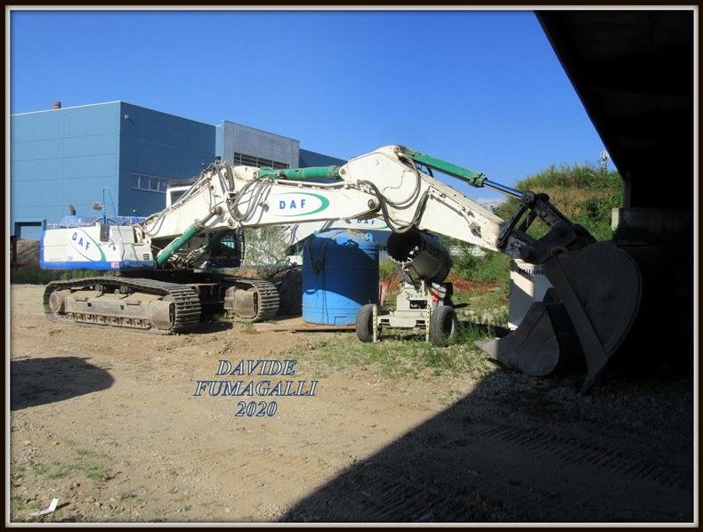 CAT 330B DAF 001.jpg