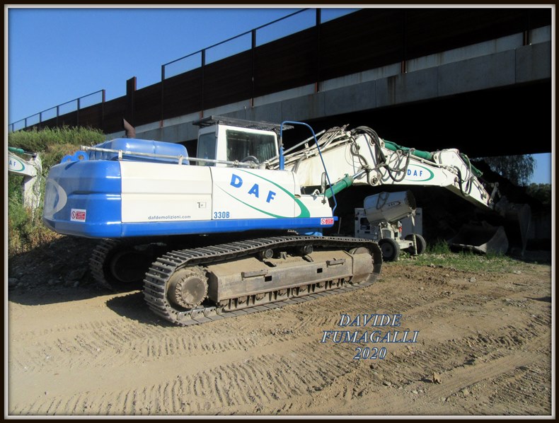 CAT 330B DAF 002.jpg