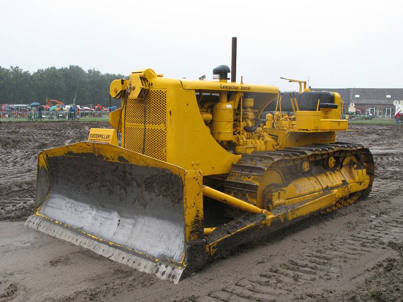 CAT D8 (1).jpg