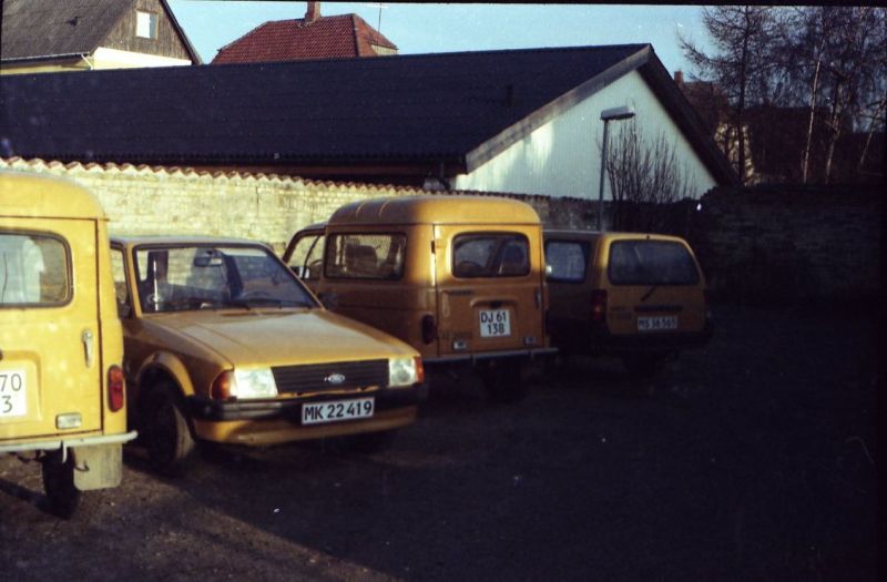 Post-Autos, Renault R 4, Ford und Opel, 1980er.jpg