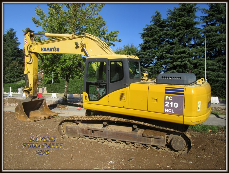 Komatsu PC210NLC-7 004.jpg