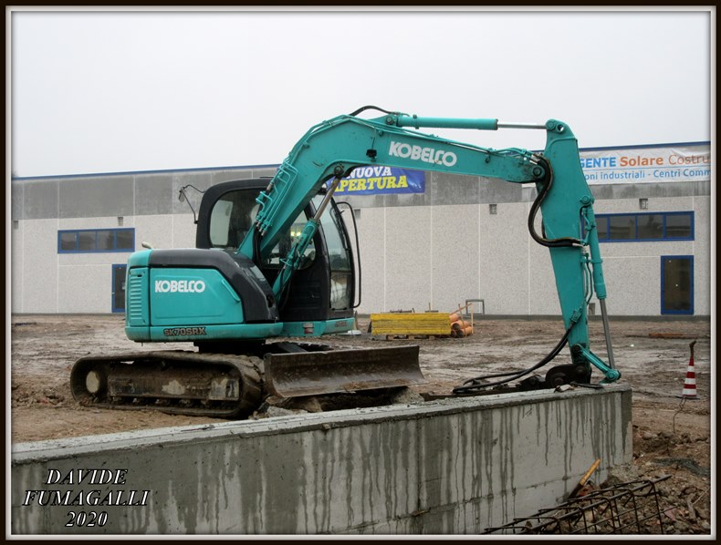 Kobelco SK70SRX 002.jpg