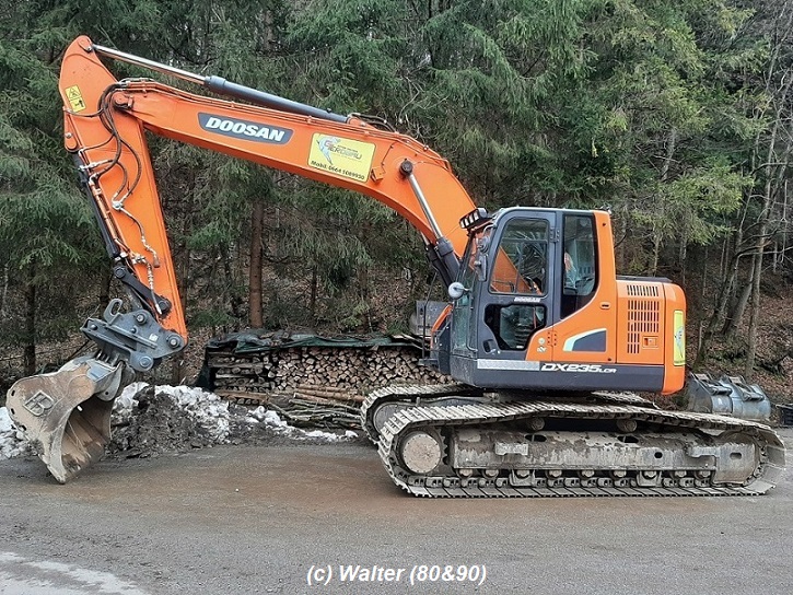 Doosan DX235LCR_BMB.jpg