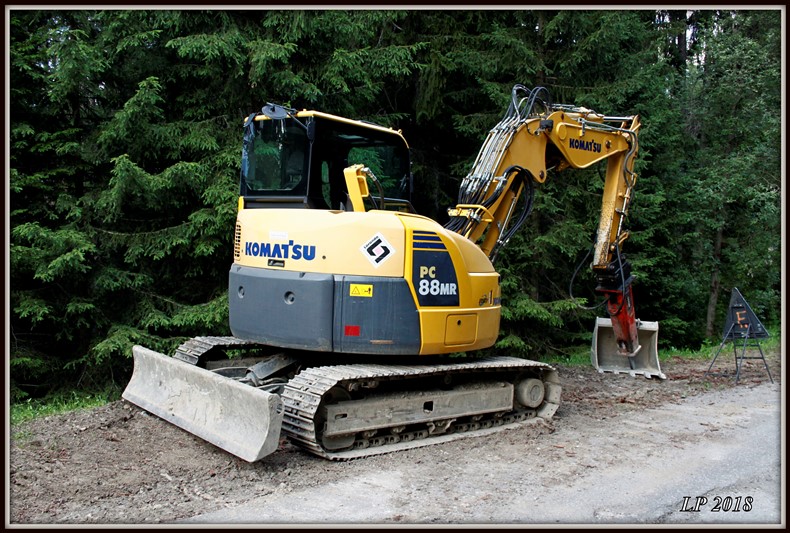 Komatsu PC88MR Santini.jpg