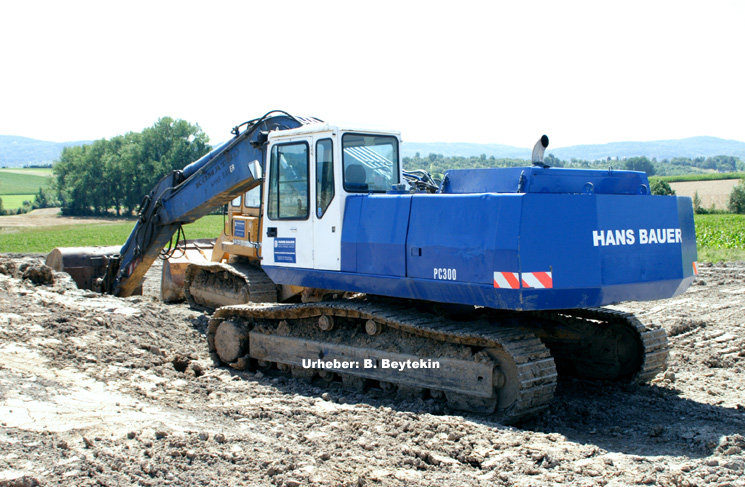 Komatsu_PC-300_1.jpg