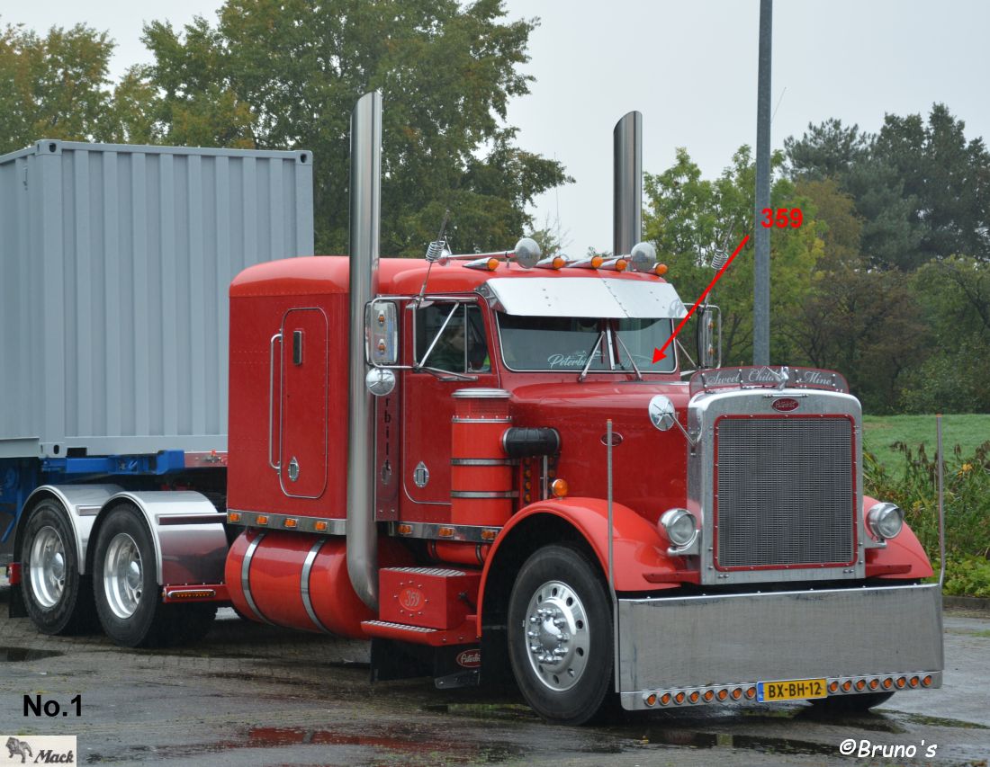 No. 1 Peterbilt 359.jpg No. 1 Peterbilt 359.jpg