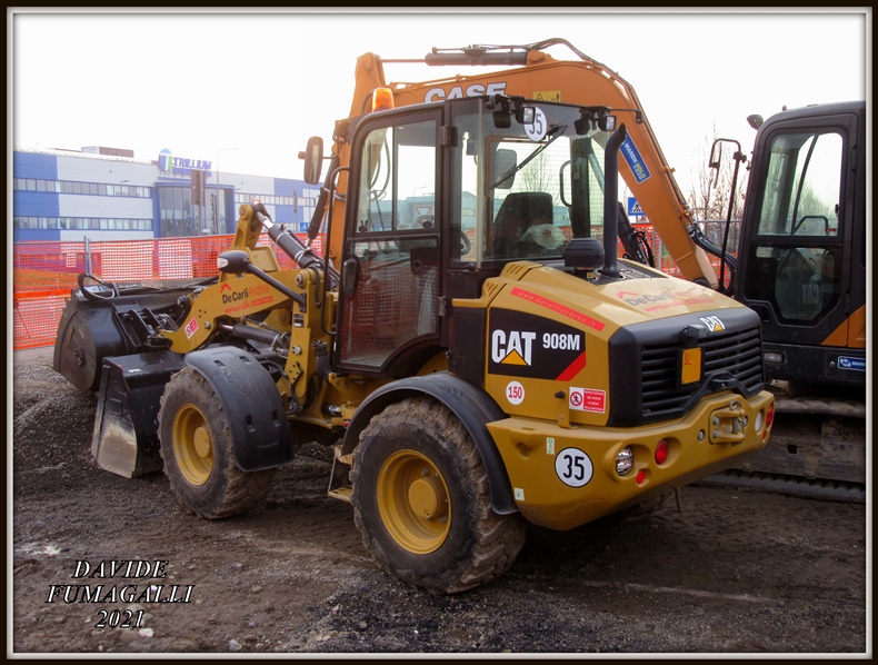 Caterpillar 908M De Carli 002.jpg