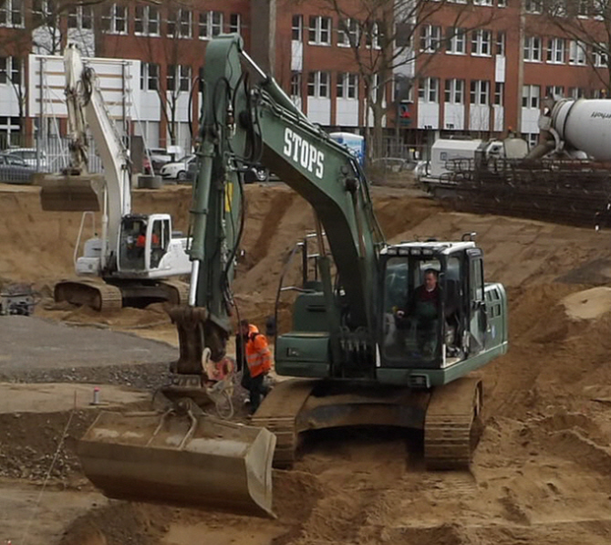 Komatsu PC 210 LC bb.jpg