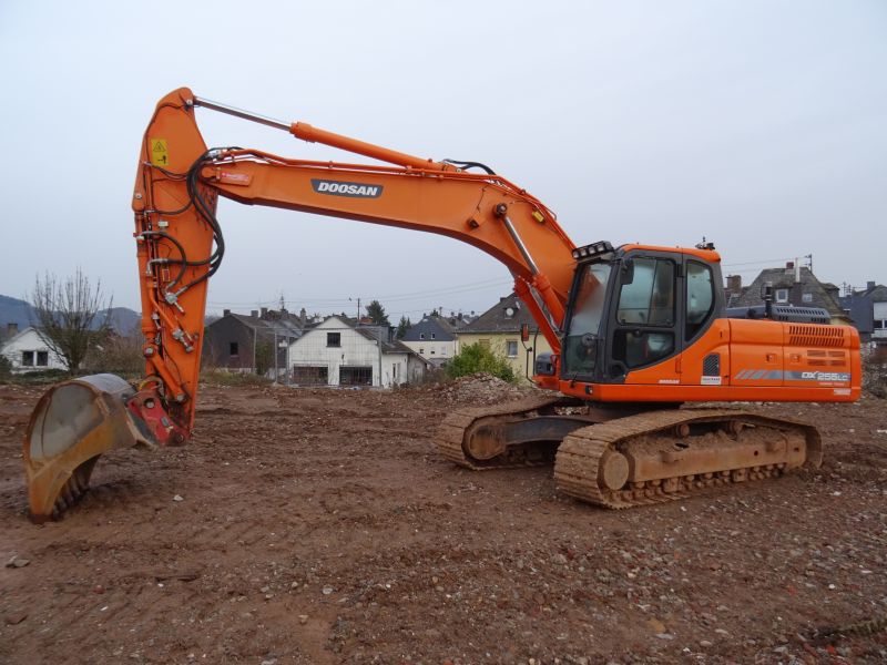 dx 255 doosan.jpg