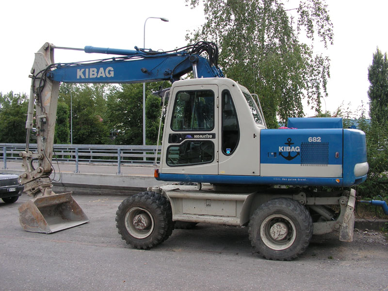 Komatsu PW170ES-6K (3).jpg