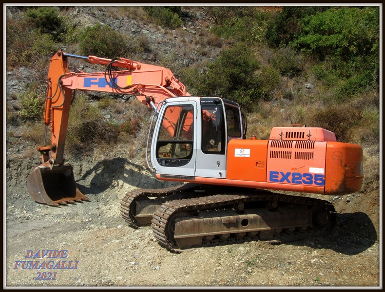 Fiat Hitachi EX235 Rotundo 002.jpg