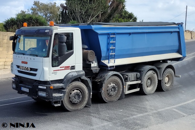 Iveco_Trakker_450_8x4_S1_13.jpg