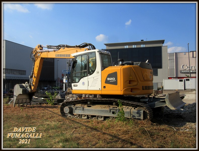 Liebherr R920 Compact Redaelli.jpg