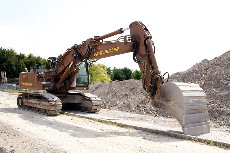 Fritz-Mueller_Liebherr-R914.jpg