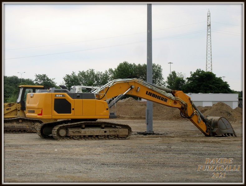 Liebherr 934-8 004.jpg