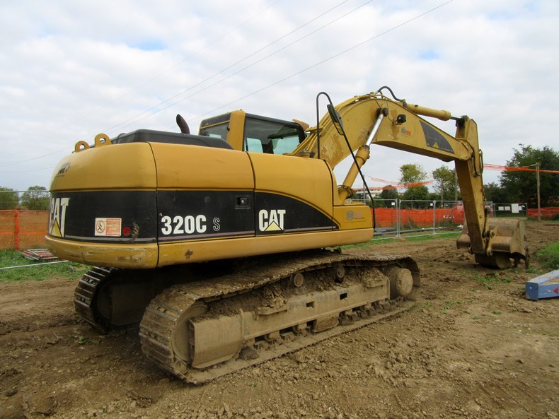 Caterpillar 320C S Pizio 003.jpg