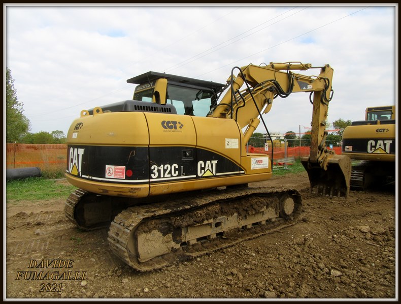 Caterpillar 312C Pizio 003.jpg