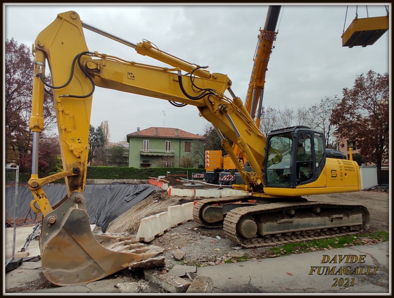 New Holland E305B Sangalli.jpg