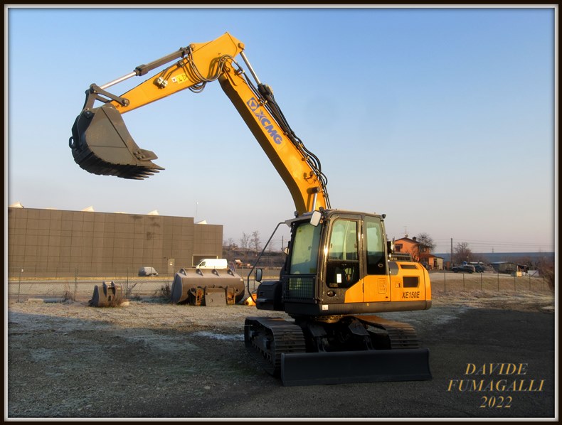 XCMG XE150E 002.jpg