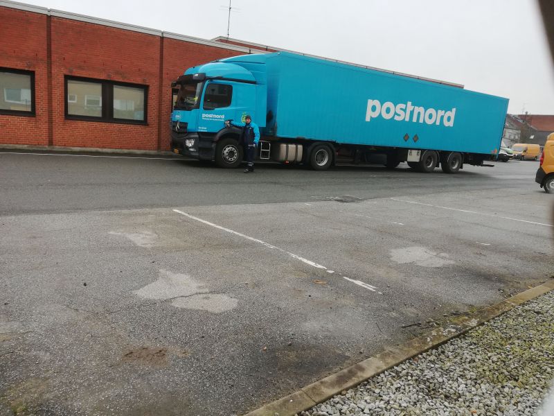 Post-Autos, postnord, gleich geht es weiter.jpg